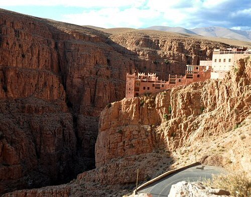 6 giorni in Marocco da Marrakech nel deserto e ritorno 6 giorni in Marocco da Marrakech nel deserto e ritorno 4